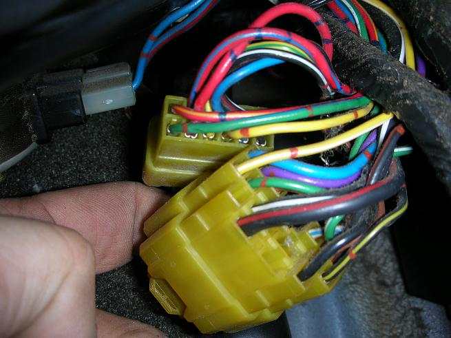 help to identify plugs(wiring) - YotaTech Forums