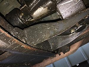 84 pickup tranny leak? brake leak?-img_0134.jpg