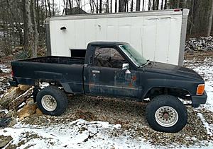 1985 Toyota Pickup: Should I buy it.-1.jpg