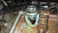 Cracked tranmission fill bolt hub-2013-02-05_17-15-51_945.jpg