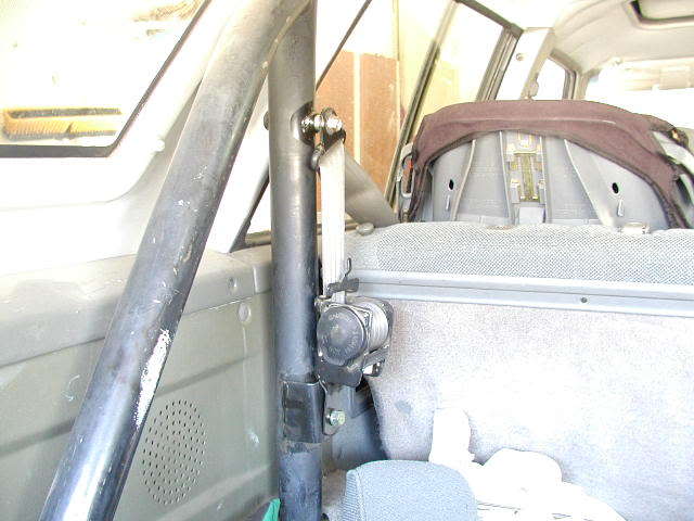 Name:  rearseatbelt-1.jpg
Views: 866
Size:  42.0 KB