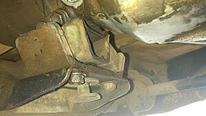 Does my transmission mount look correct?-jjmlqel.jpg