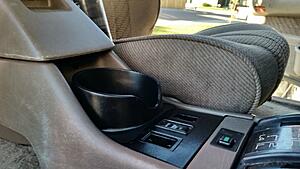 Added a center cup holder-asldooe.jpg
