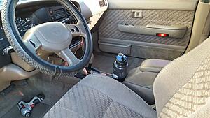 Added a center cup holder-xh1sfbk.jpg