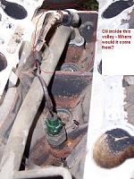 3.0 oil leak - below intake in valley-pic1.jpg