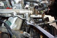 how to remove fuel pulsation damper on '88 22re?-yota-pic.jpg