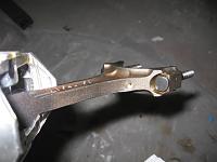 3VZ-E Connecting Rod--Install Piston?-rod-oil-hole.jpg