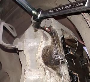 Did front brakes &amp; bleed - what could I have done better (especially that torn boot)?-bleed30.jpg