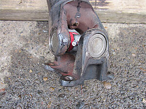 How do I grease this u-joint [picture]?-q0t9m.jpg