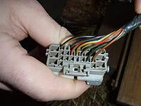 1991 manual trans, manual hub, v6, ext cab 4x4-closeup-backside-non-fitting-plug.jpg