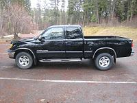 2000 Toyota Tundra Sr5 V8-truckside.jpg