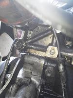 midtnyota's 1981 longbed project-oil-leak.jpg