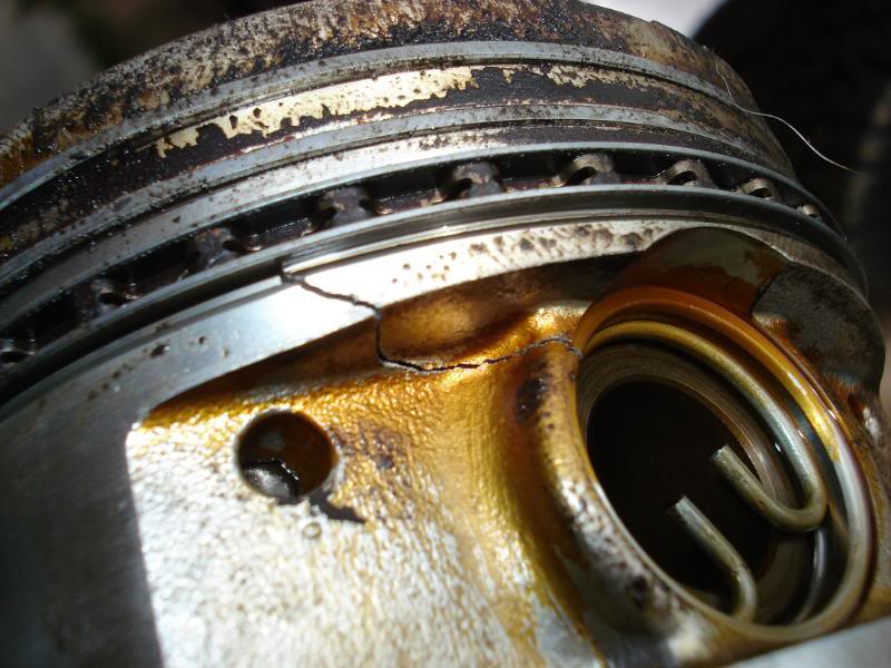 Name: crackedpiston.jpg
Views: 1934
Size: 76.5 KB
