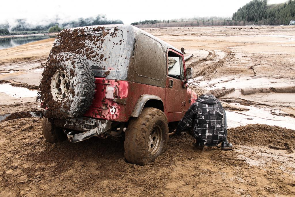Name:  stuckjeep_zpsbfd09c72.jpg
Views: 835
Size:  180.2 KB