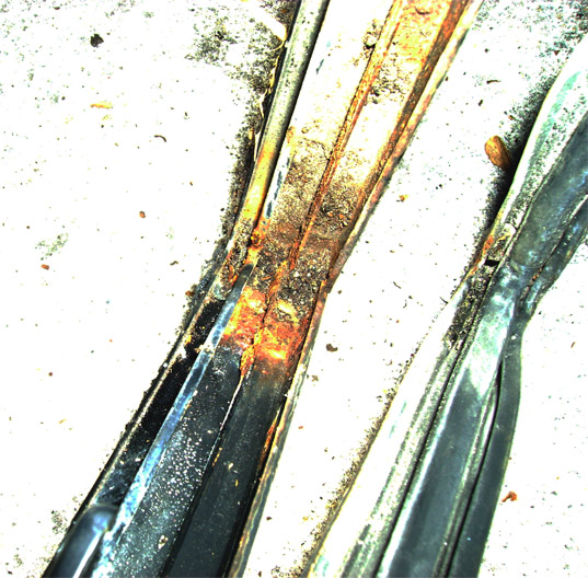 Name:  LowersealSliding2_zpsd801f555.jpg
Views: 88
Size:  150.1 KB