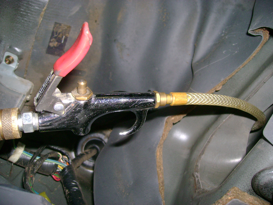Name:  BlowingoutCowlandsidefender_zpsbf19c1d1.jpg
Views: 179
Size:  584.1 KB