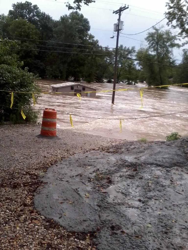 Name:  flooding1_zpsb70f5bec.jpg
Views: 80
Size:  139.1 KB