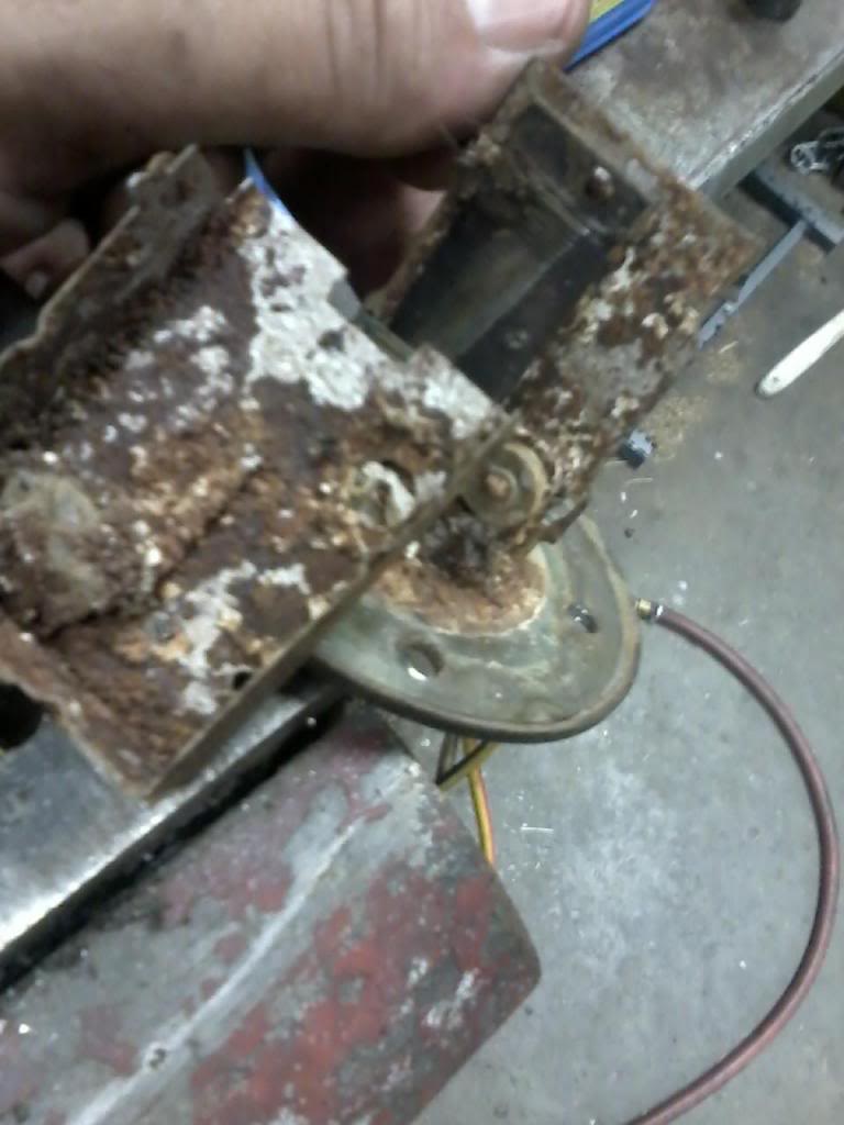 Name: fueltank17_zpsa1f1a97f.jpg
Views: 77
Size: 65.3 KB
