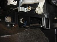 AC blowing on driver's feet-dsc02438.jpg