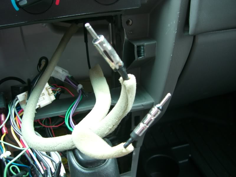 Yotatech.com Toyota Truck Antenna Mod