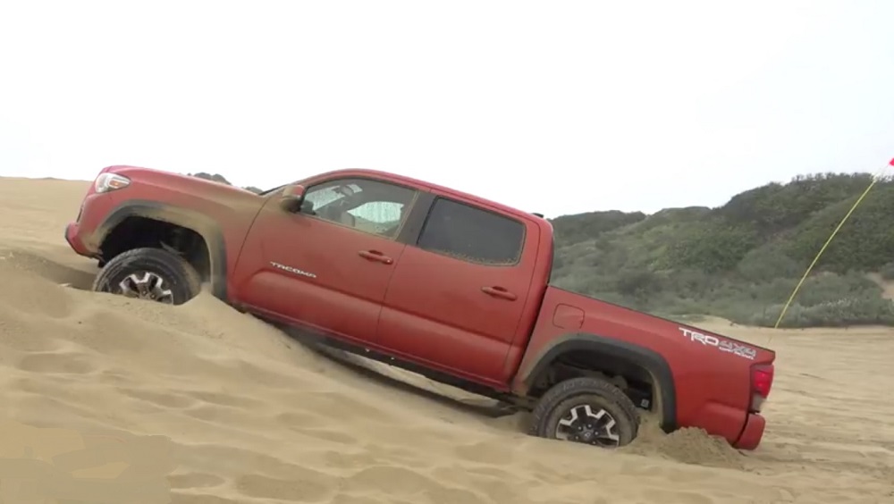 Tacoma TRD vs. Colorado Z71 on Sand and Rock (video)