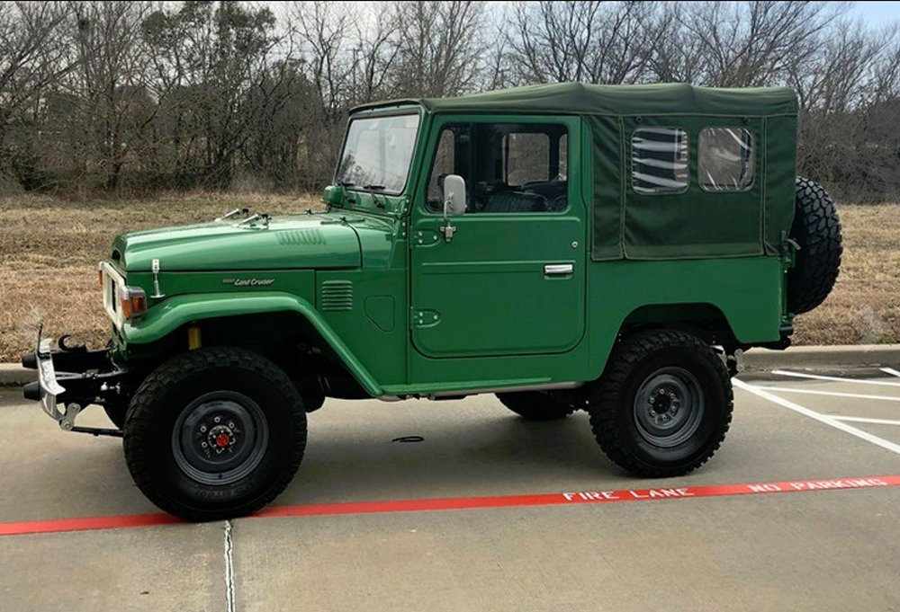 1982 FJ40 Side