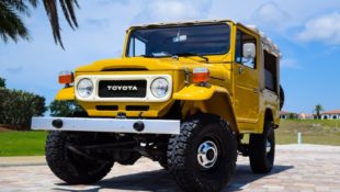 1974 Toyota FJ43 Front