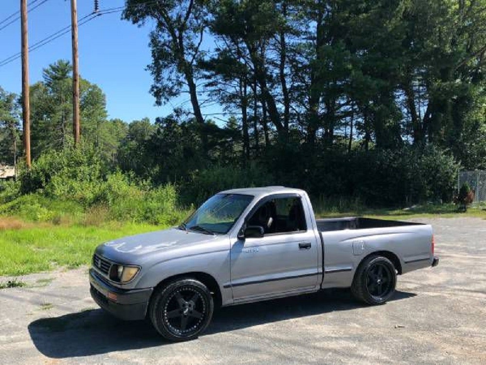 S2000 Swapped Toyota Tacoma Looks like a Ton of Fun