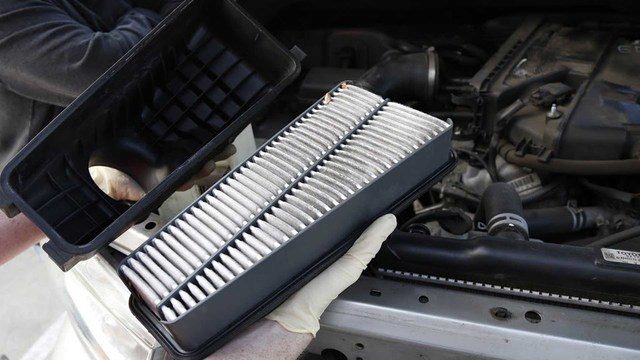 Toyota Tundra: How to Replace Air Filter