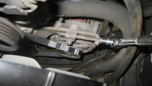 Toyota 4Runner 1984-1995: How to Replace Engine Accessory Belts