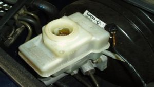 Toyota 4Runner and Tacoma: How to Replace Brake Fluid