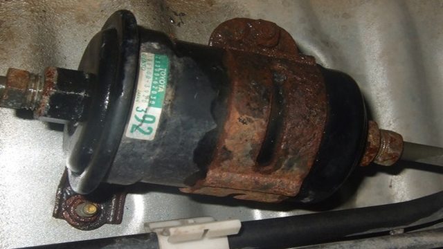 Toyota 4Runner 1984-1995: How to Replace Fuel Filter