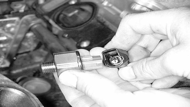 Toyota 4Runner 1984-1995: How to Replace Knock Sensor