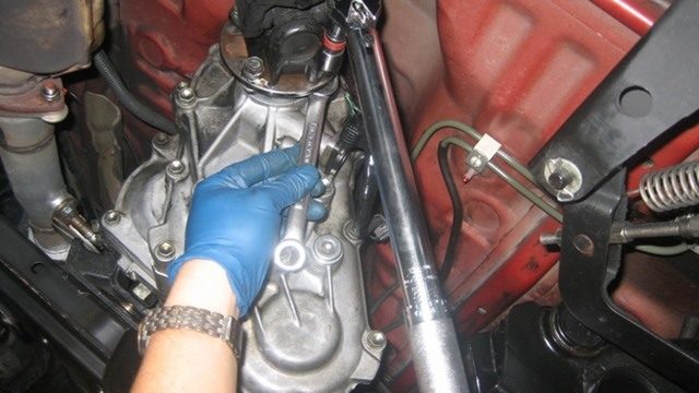 Toyota Tundra 2000-Present: How to Change Transfer Case Fluid