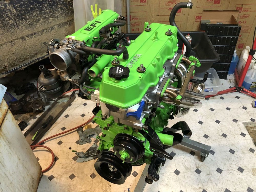 Awesome 22R-E Rebuild Gives New Meaning to ‘Going Green’