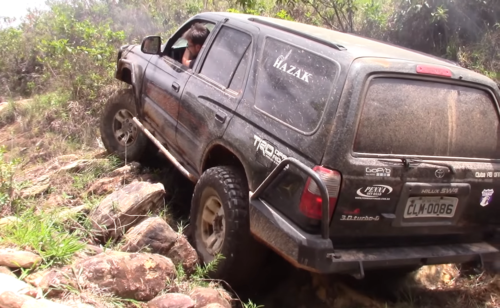 yotatech.com Toyota Hilux and Hilux SW4 Going Off-Road