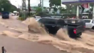 Toyota Tundra vs Flood