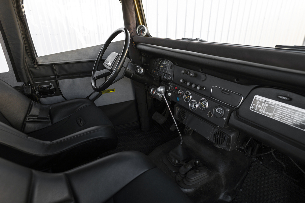 FJ40 interior with V8 swap and 700R4 automatic transmission and Lokar floor shifter