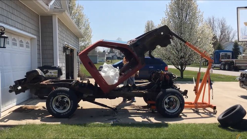 Toyota Pickup cab removal