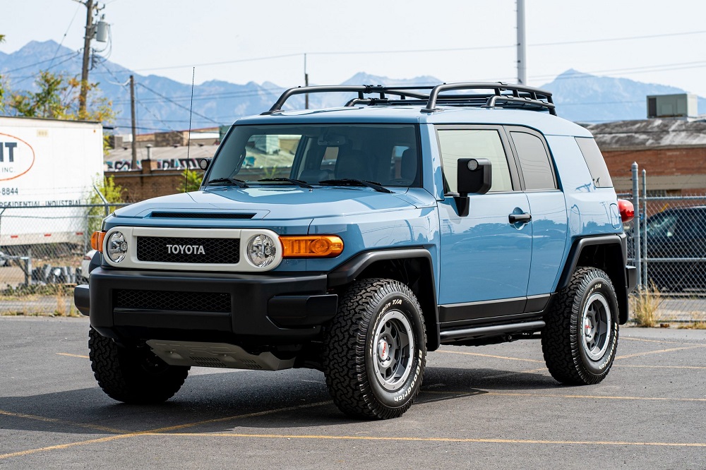 64-Mile 2014 Toyota FJ Cruiser