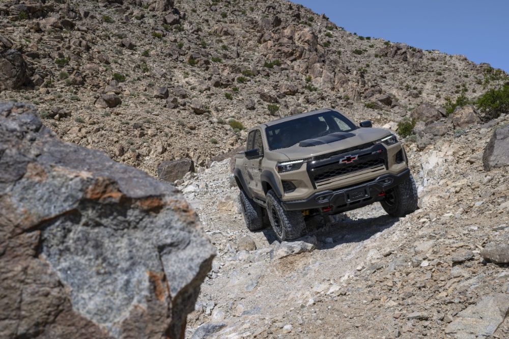 Chevy Colorado ZR2 Takes On TRD Tacoma