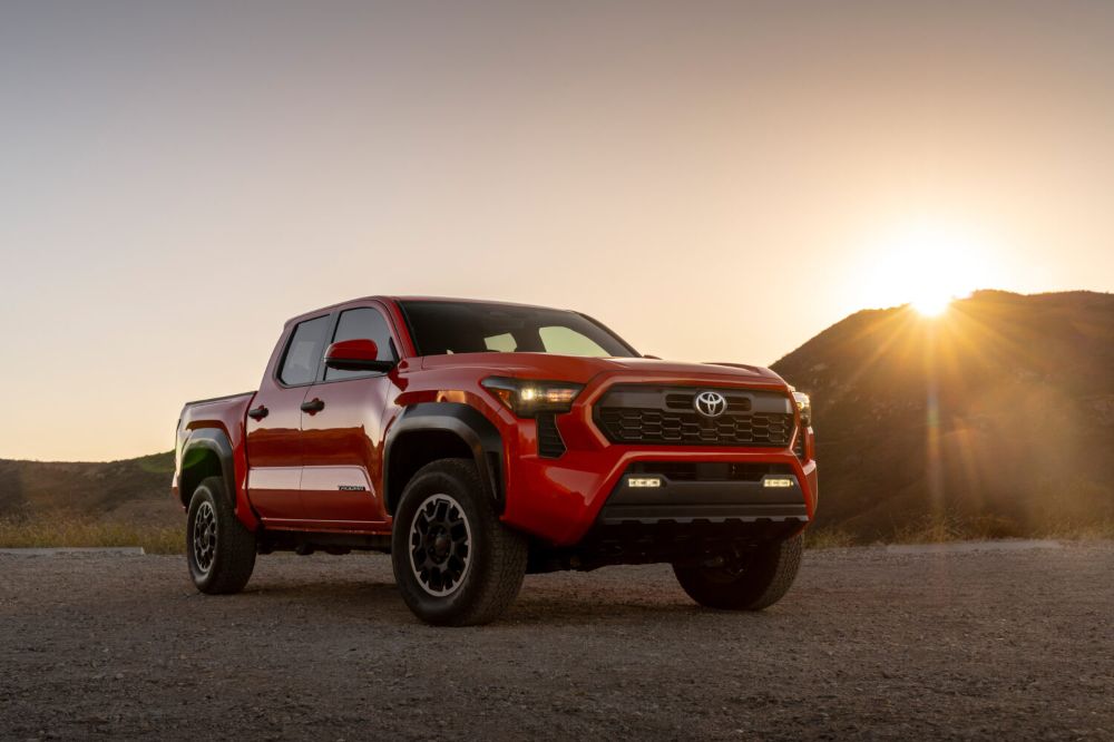 Chevy Colorado ZR2 Takes On TRD Tacoma